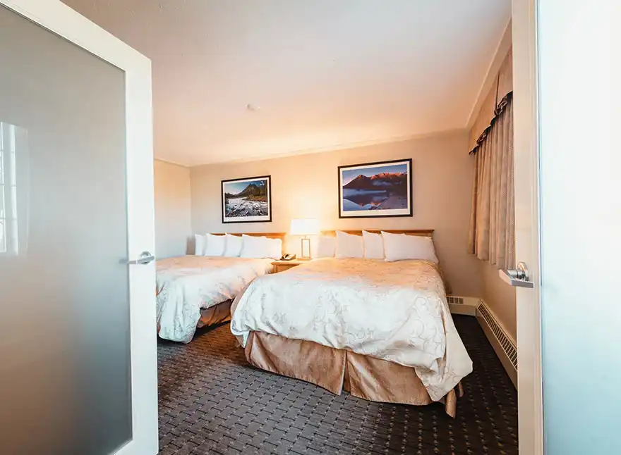 Suite - 2 Queen Beds 4